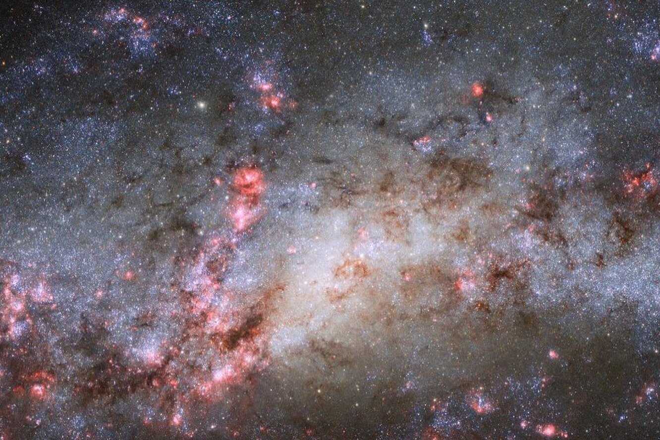 Рождение звезды, первые галактики и кольца юпитера (да!). 15 фотографий телескопа джеймс уэбб за первый год в космосе